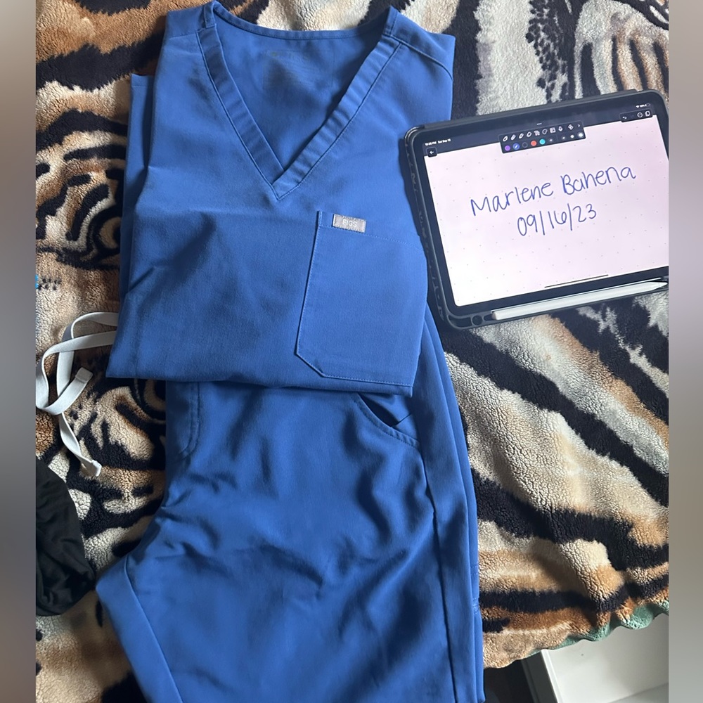 Figs scrubs